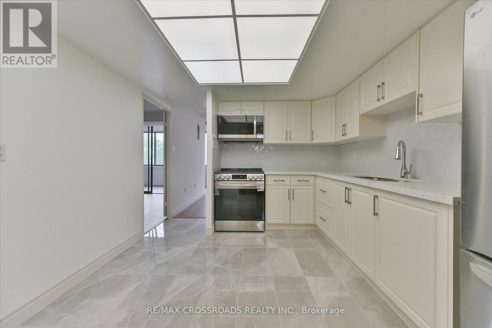 Photo 19 of 308 2330 Bridletowne Circle, Toronto ON