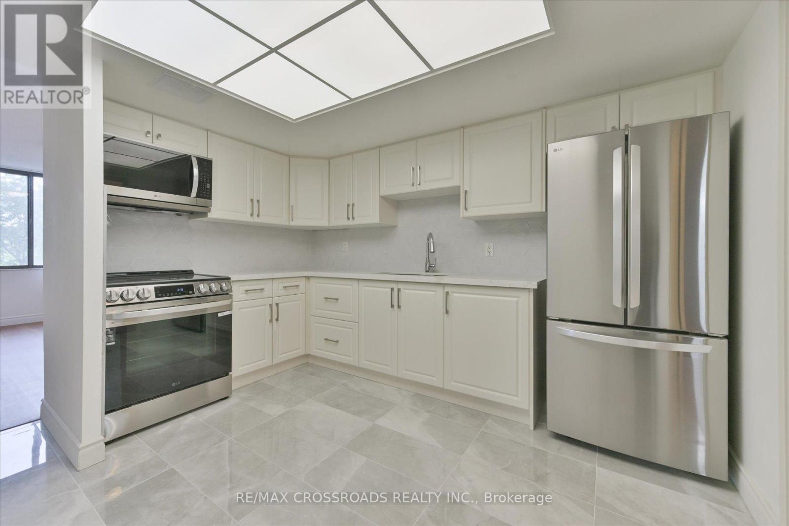 Photo 20 of 308 2330 Bridletowne Circle, Toronto ON