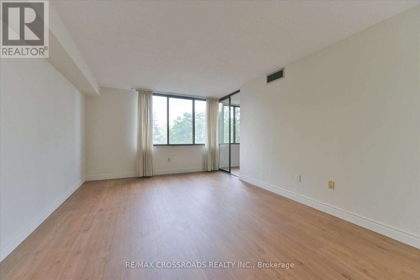 Photo 26 of 308 2330 Bridletowne Circle, Toronto ON