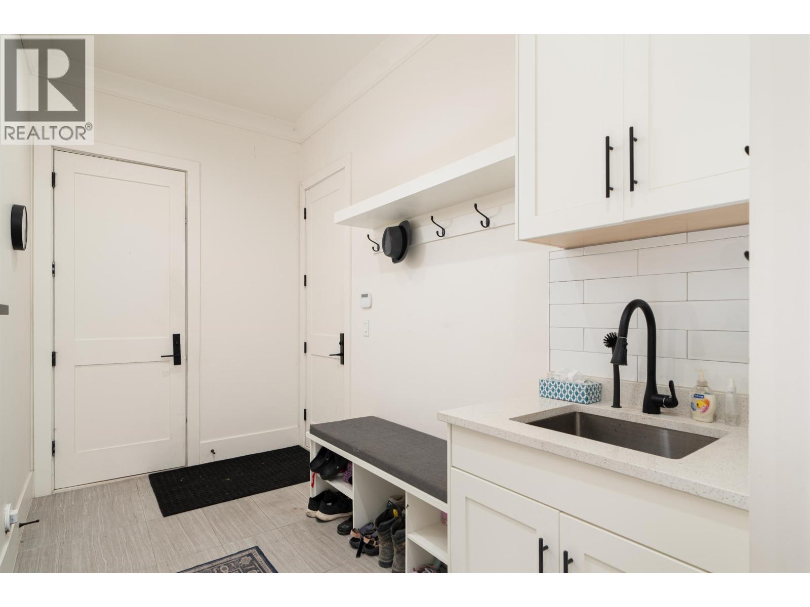 8631 ODLIN Crescent, Richmond