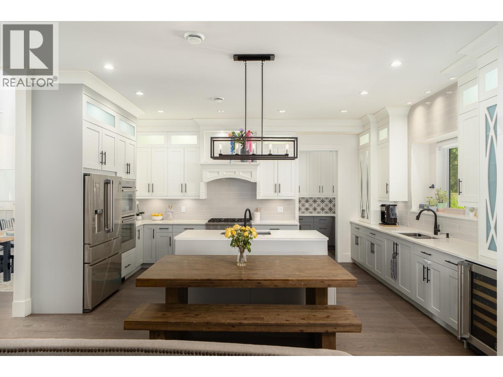 8631 ODLIN Crescent, Richmond