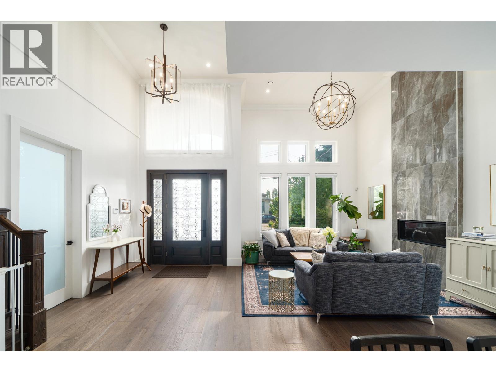 8631 ODLIN Crescent, Richmond