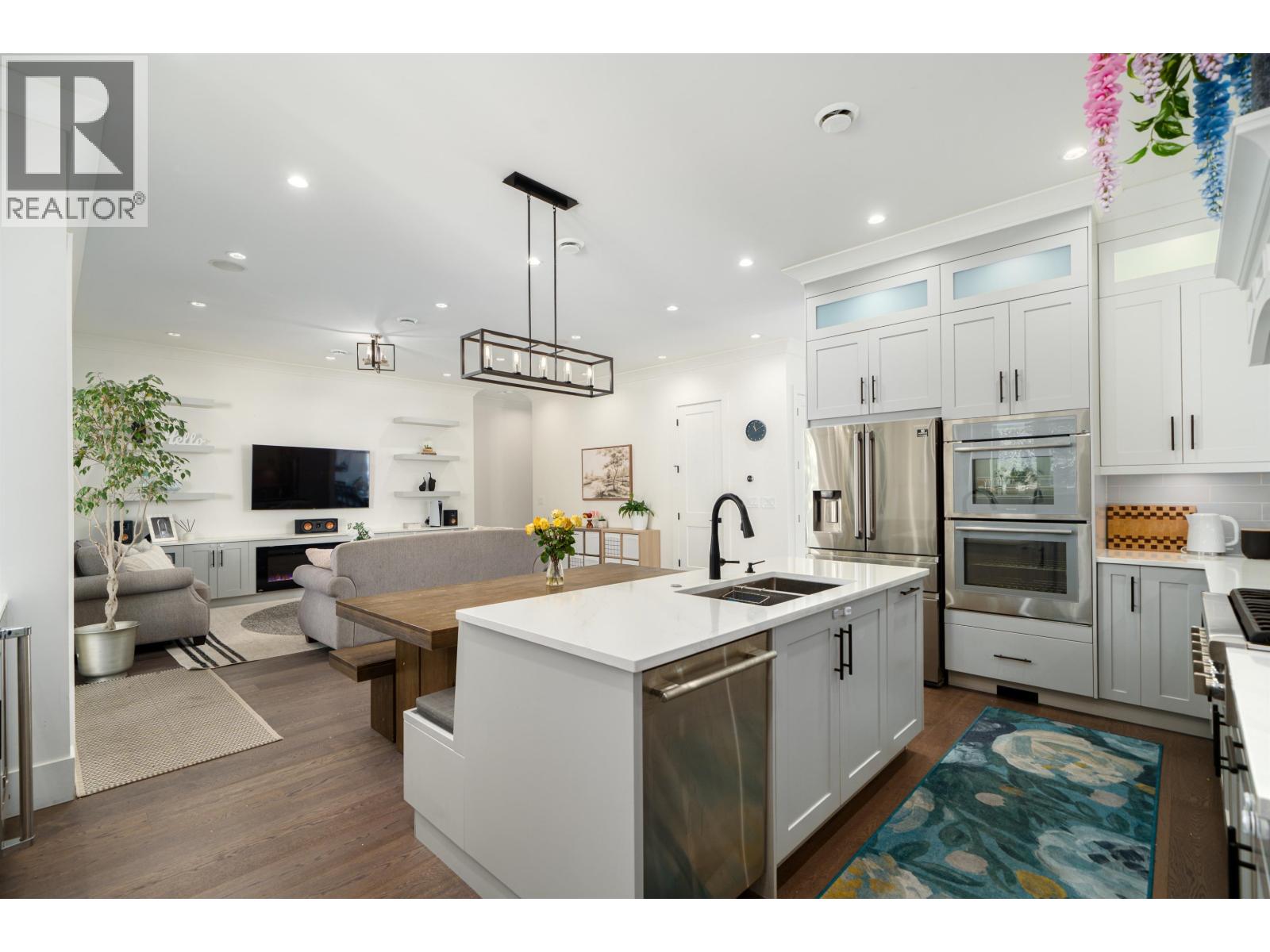 8631 ODLIN Crescent, Richmond