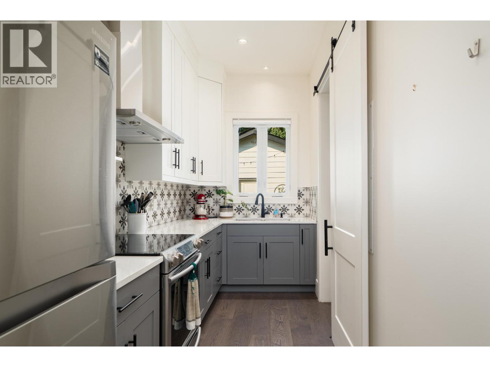 8631 ODLIN Crescent, Richmond