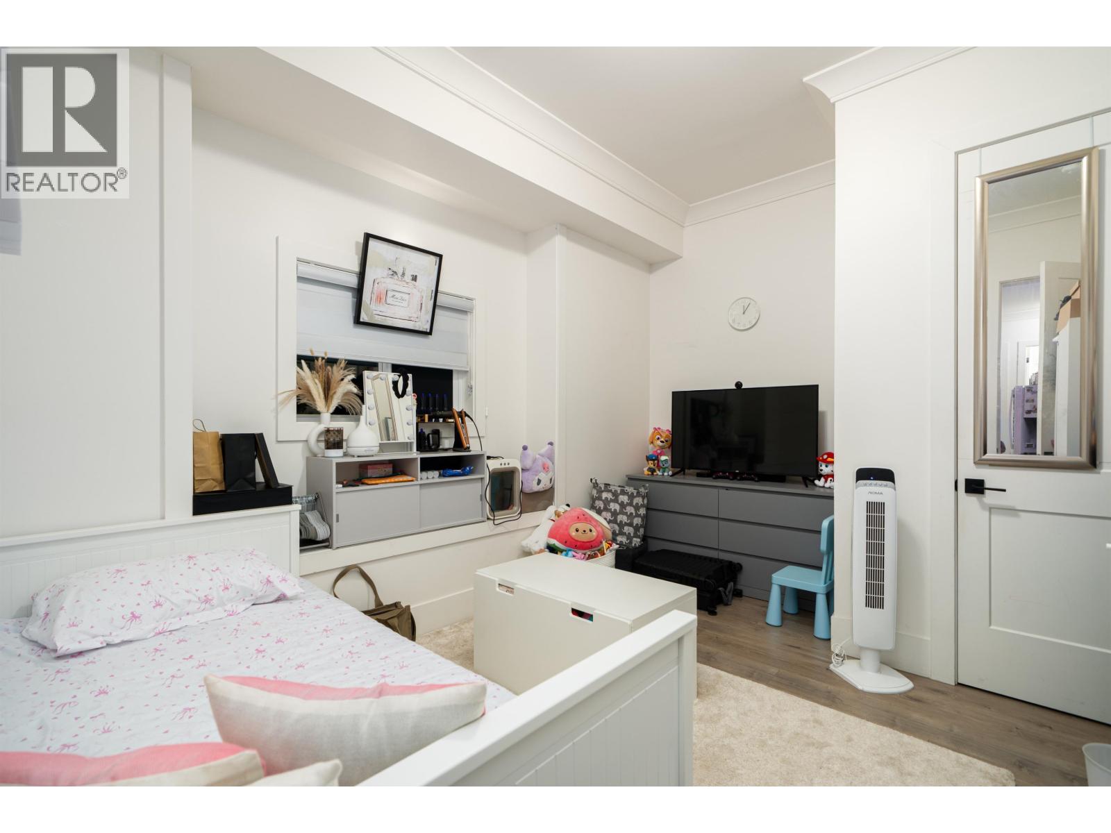 8631 ODLIN Crescent, Richmond