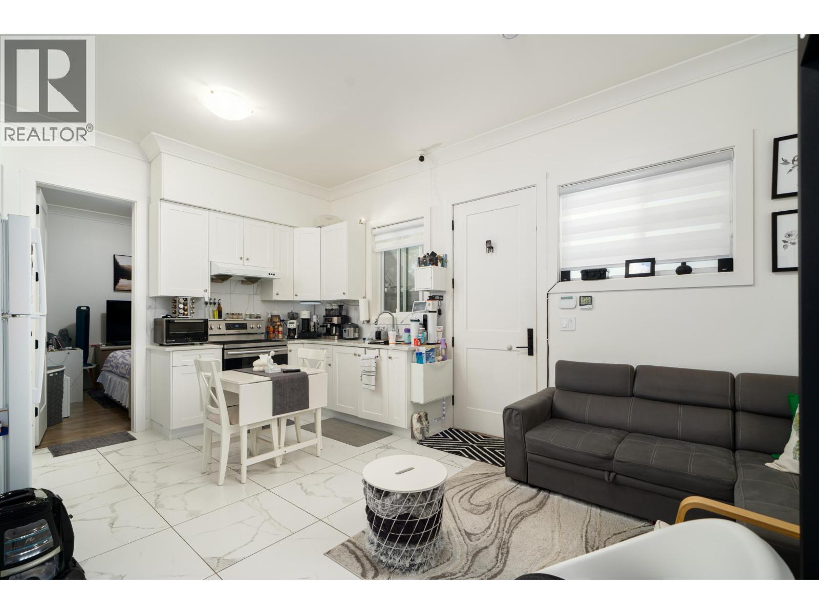 8631 ODLIN Crescent, Richmond