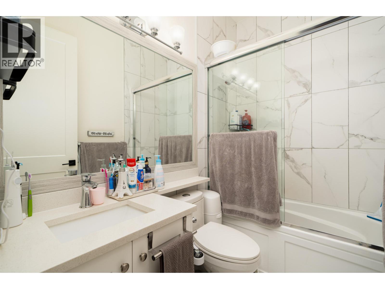 8631 ODLIN Crescent, Richmond