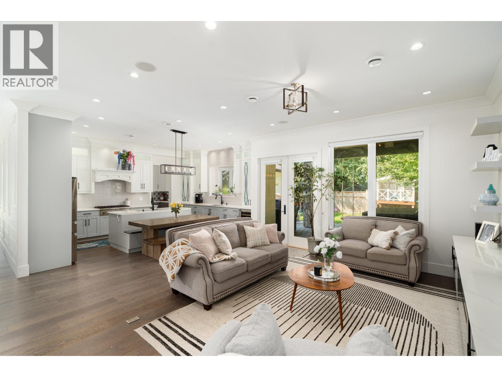 8631 ODLIN Crescent, Richmond