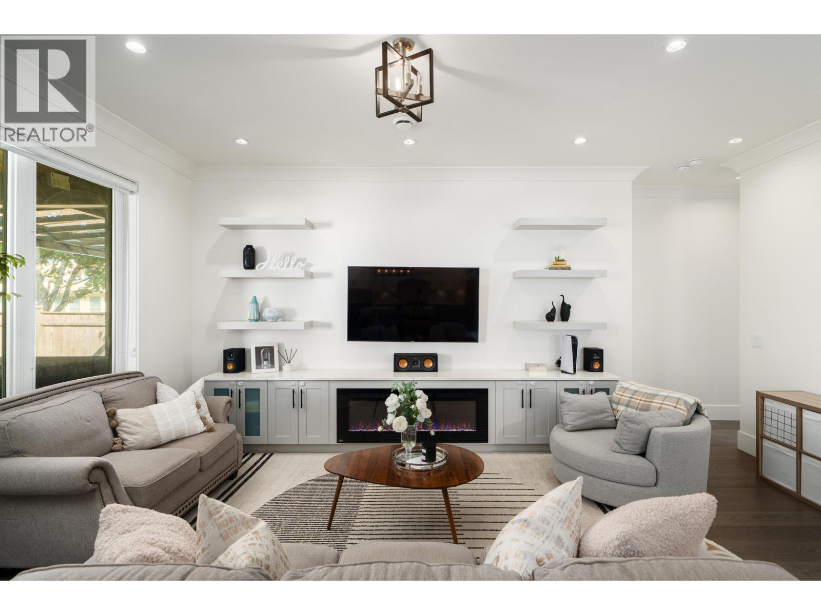 8631 ODLIN Crescent, Richmond