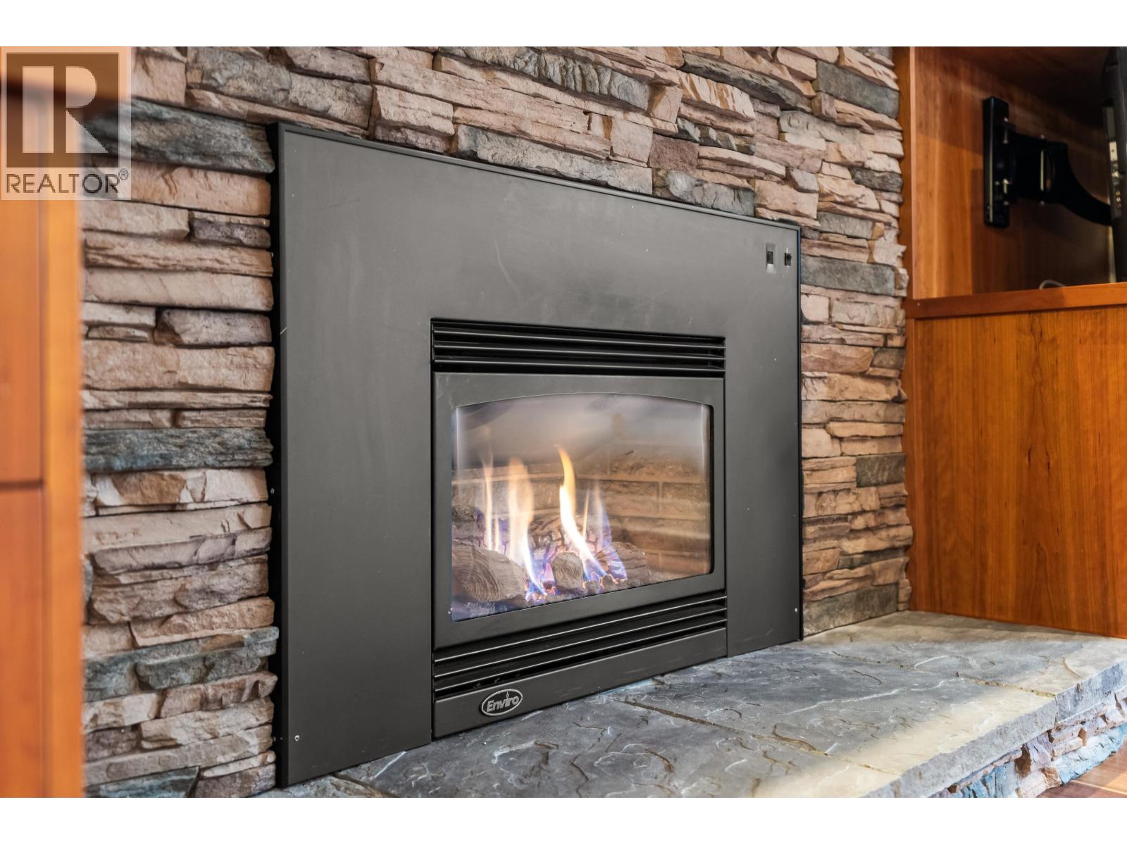 Photo 11 of 4793 Capilano Road, North Vancouver BC