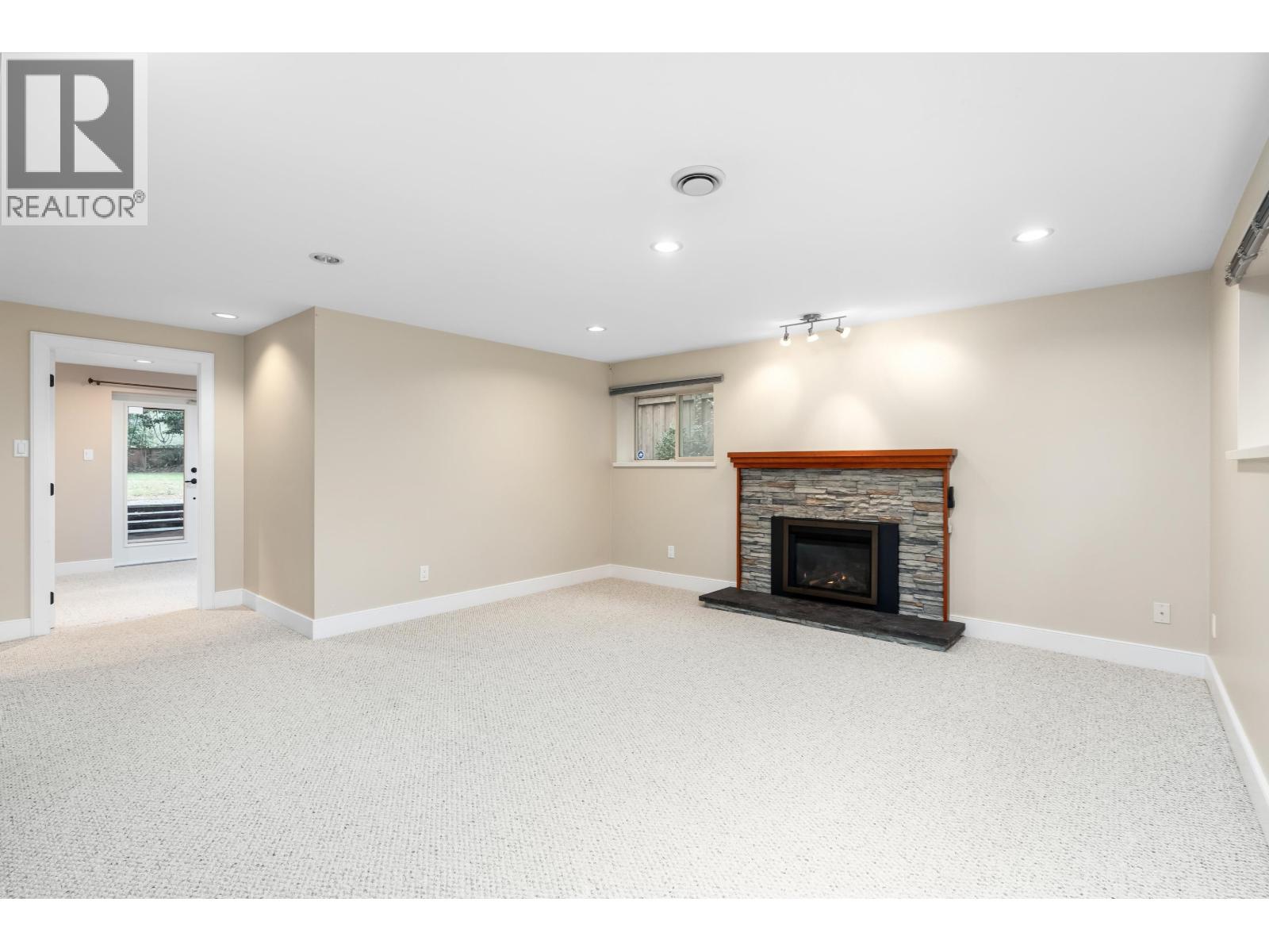 Photo 22 of 4793 Capilano Road, North Vancouver BC