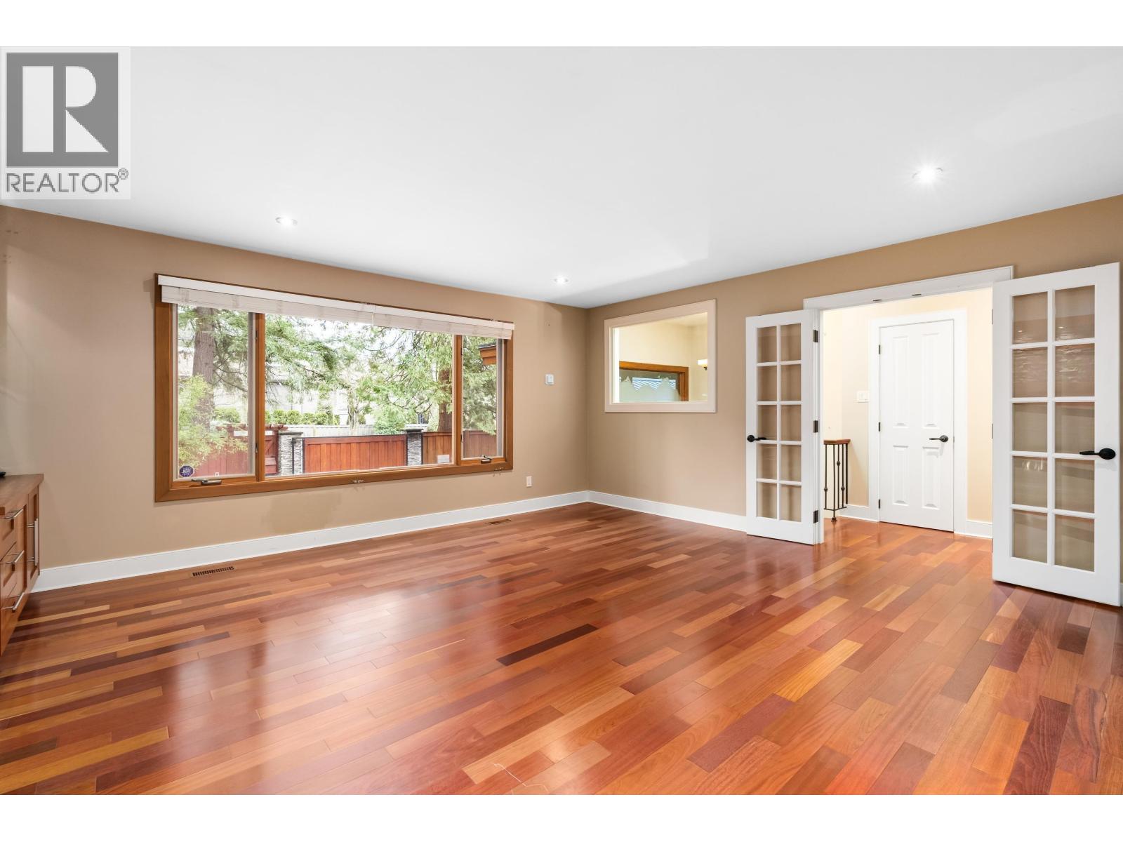 Photo 8 of 4793 Capilano Road, North Vancouver BC