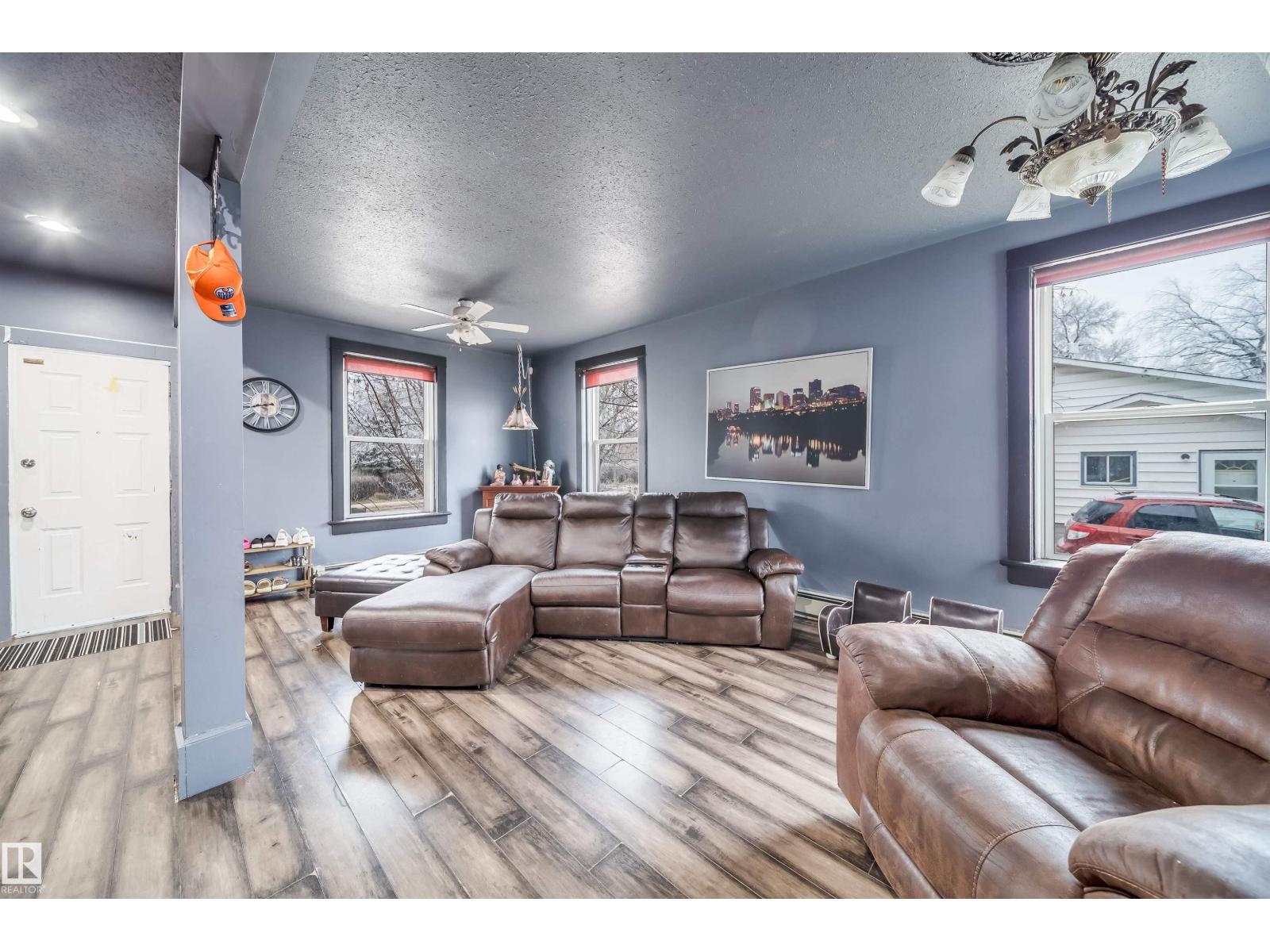 Photo 9 of 5306 47 St, Wetaskiwin AB