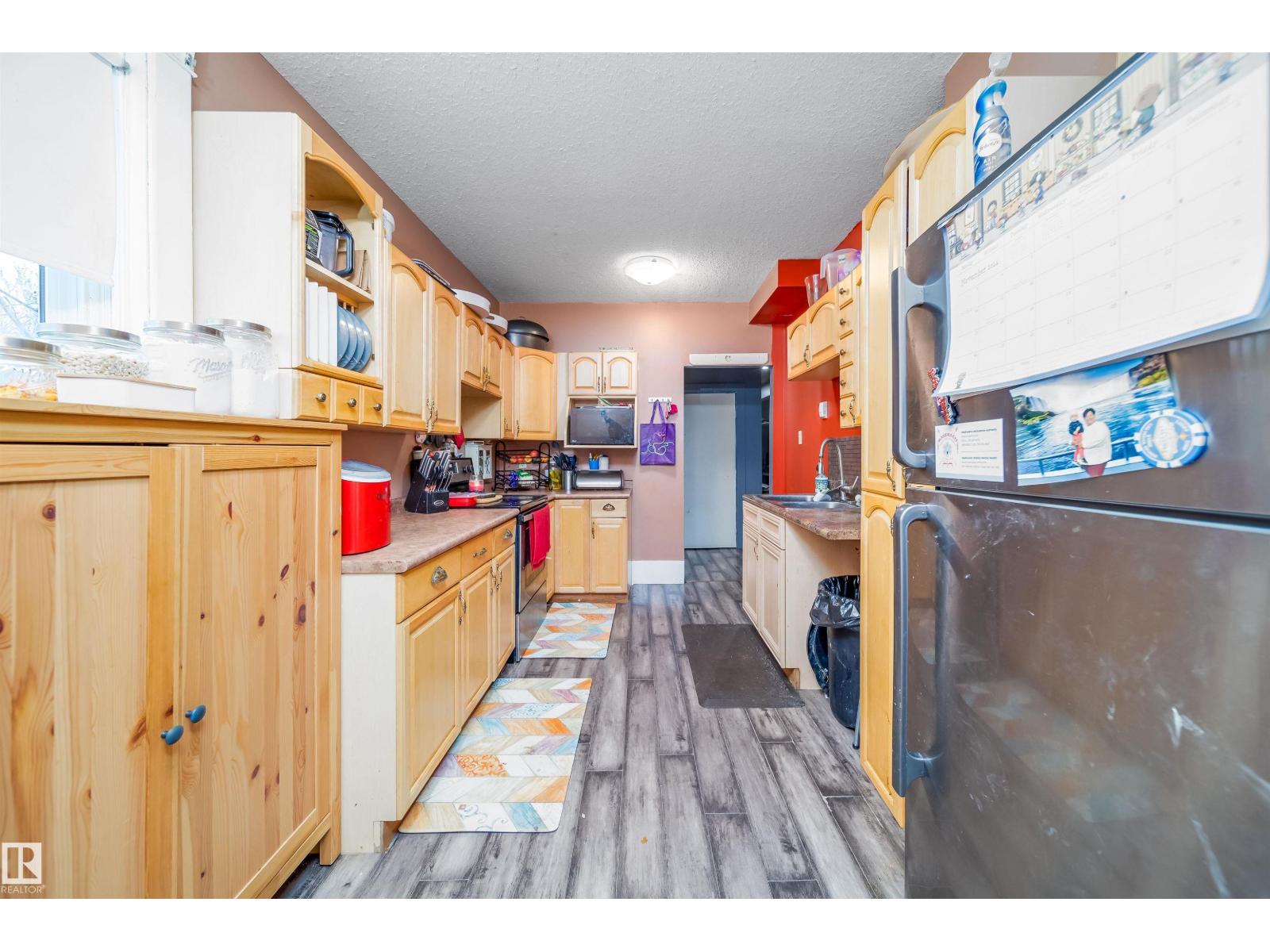 Photo 14 of 5306 47 St, Wetaskiwin AB
