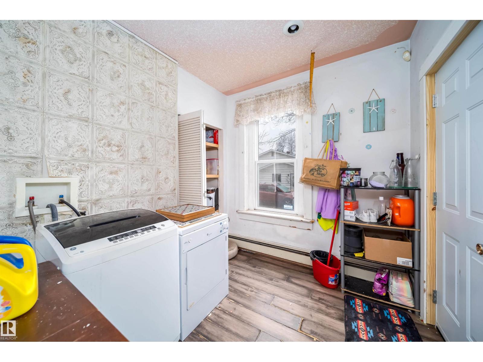 Photo 16 of 5306 47 St, Wetaskiwin AB