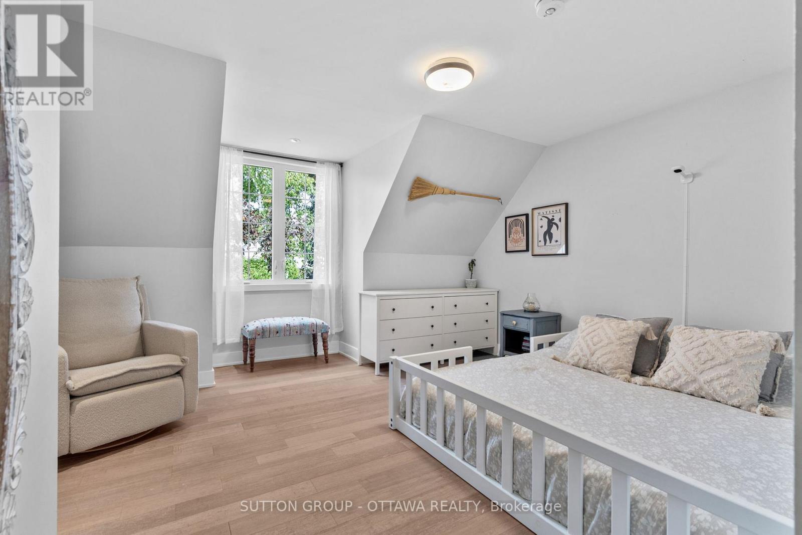 Photo 23 of 100 Monterey Drive, Ottawa ON