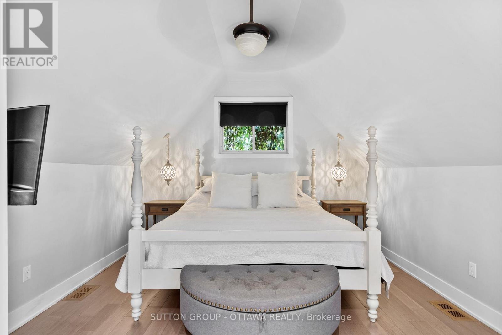 Photo 25 of 100 Monterey Drive, Ottawa ON