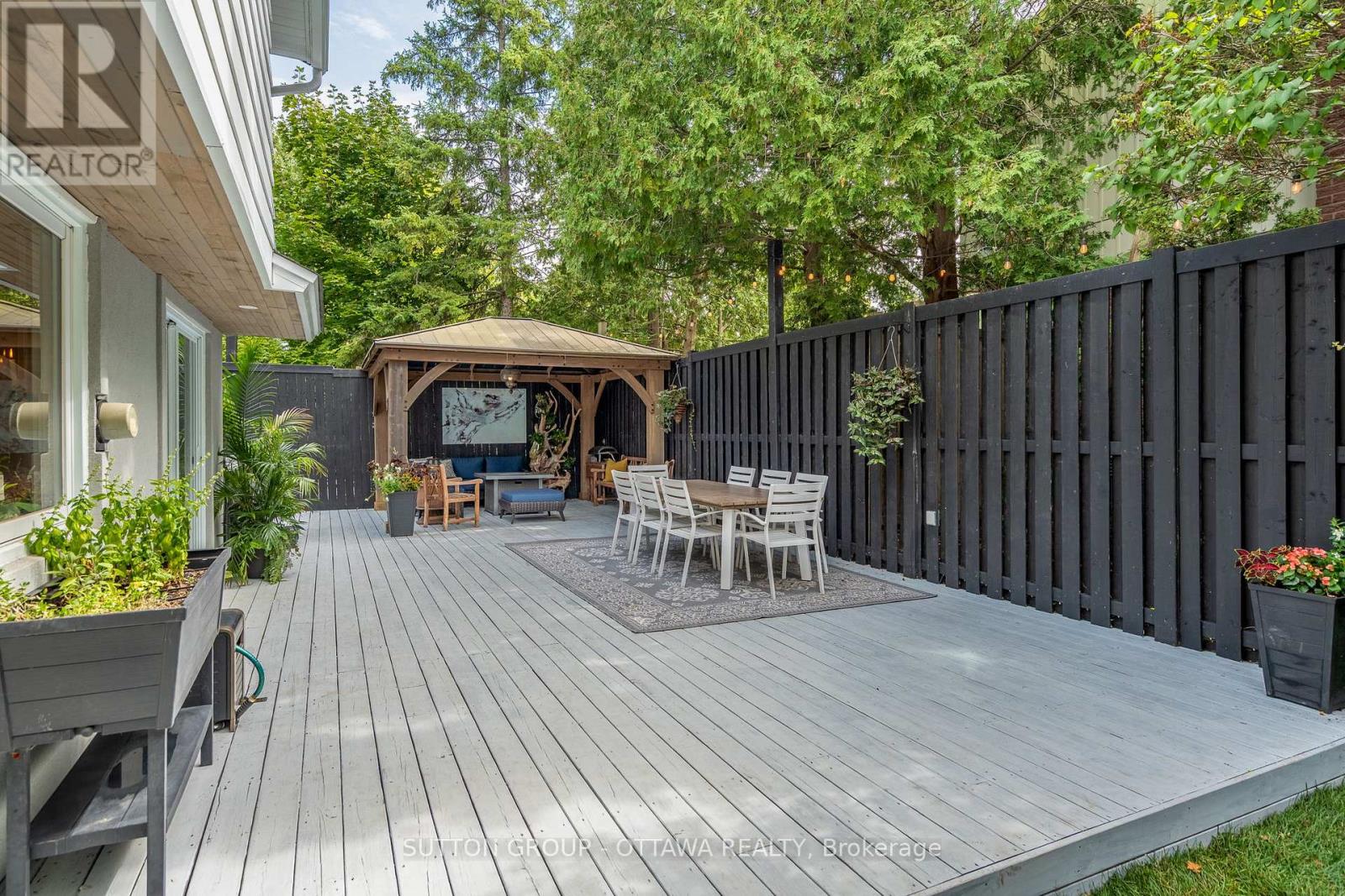 Photo 38 of 100 Monterey Drive, Ottawa ON