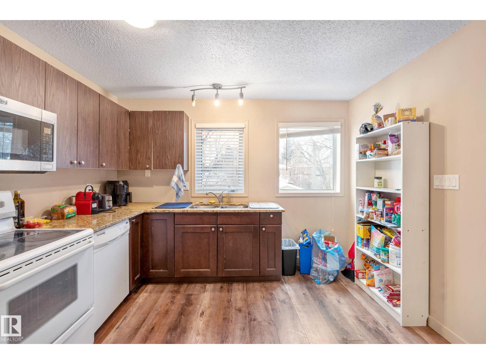 Photo 10 of 7712 110 St Nw, Edmonton AB