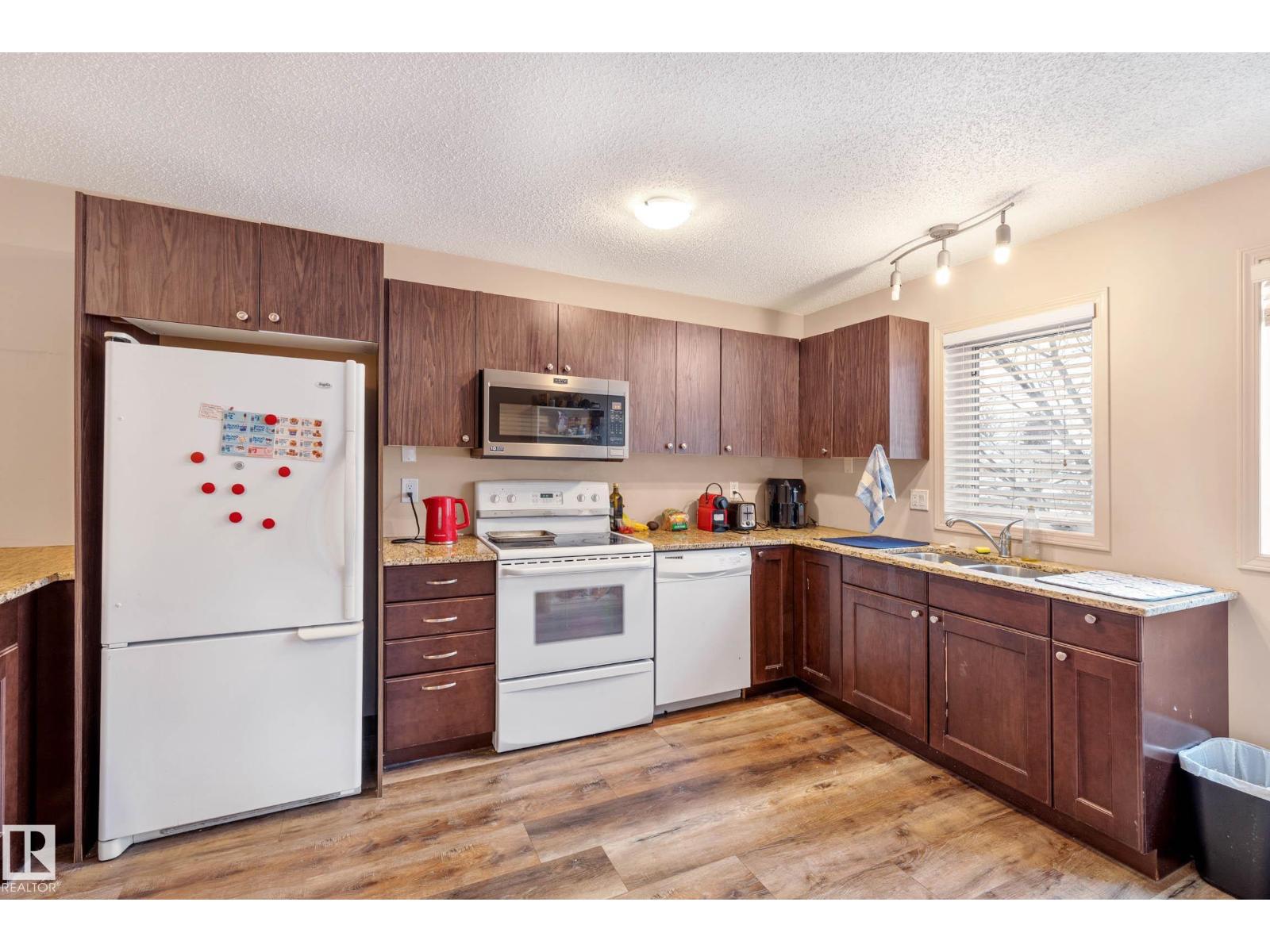 Photo 9 of 7712 110 St Nw, Edmonton AB