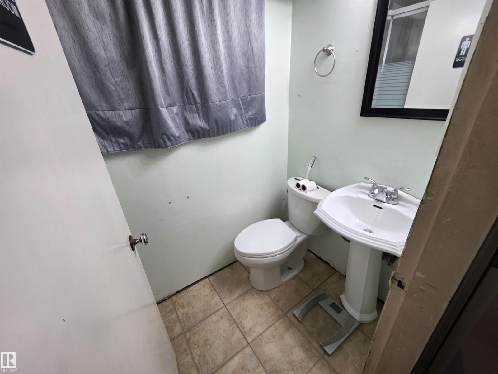 Photo 20 of 11933 50 St Nw, Edmonton AB