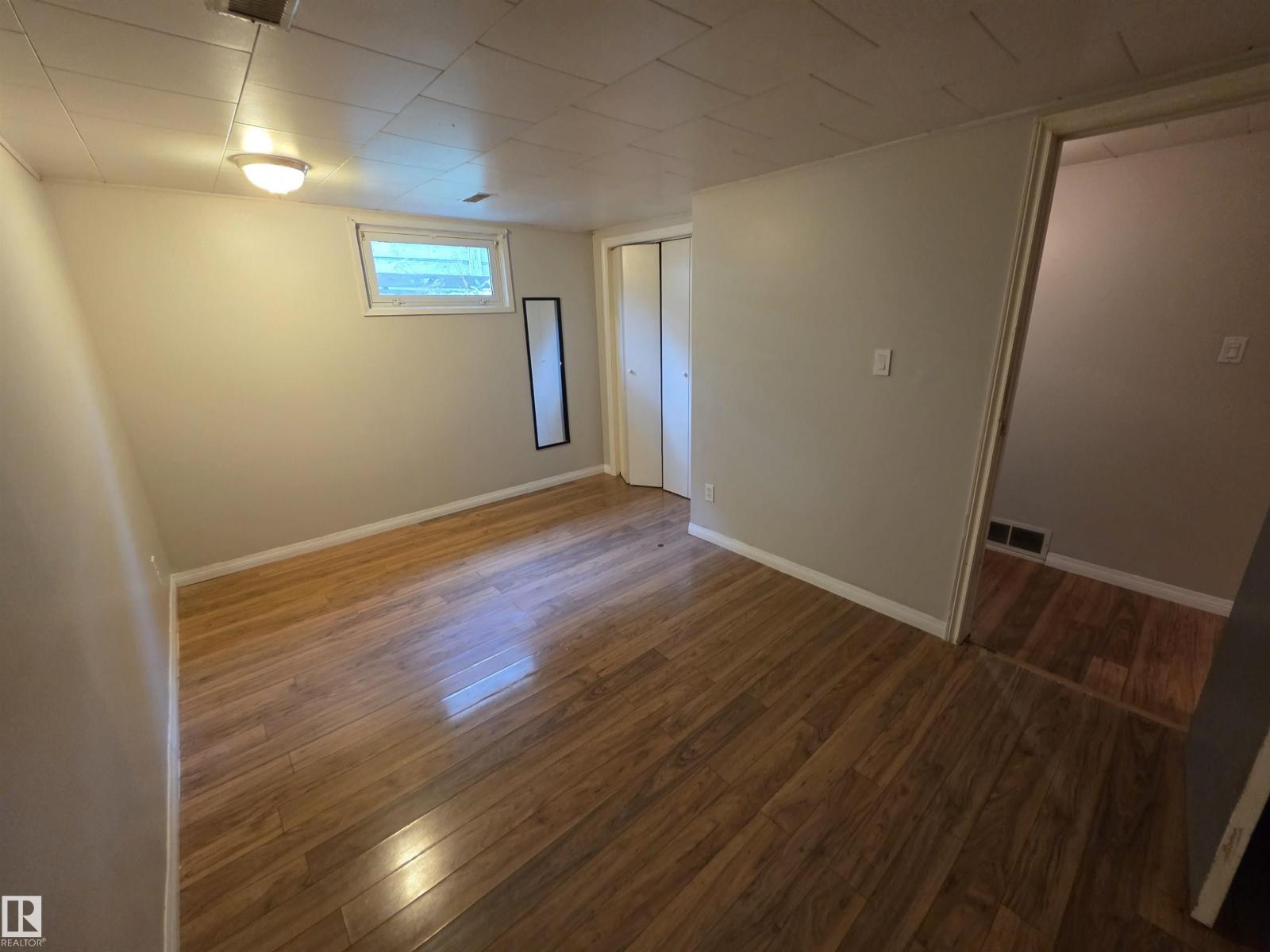 Photo 18 of 11933 50 St Nw, Edmonton AB