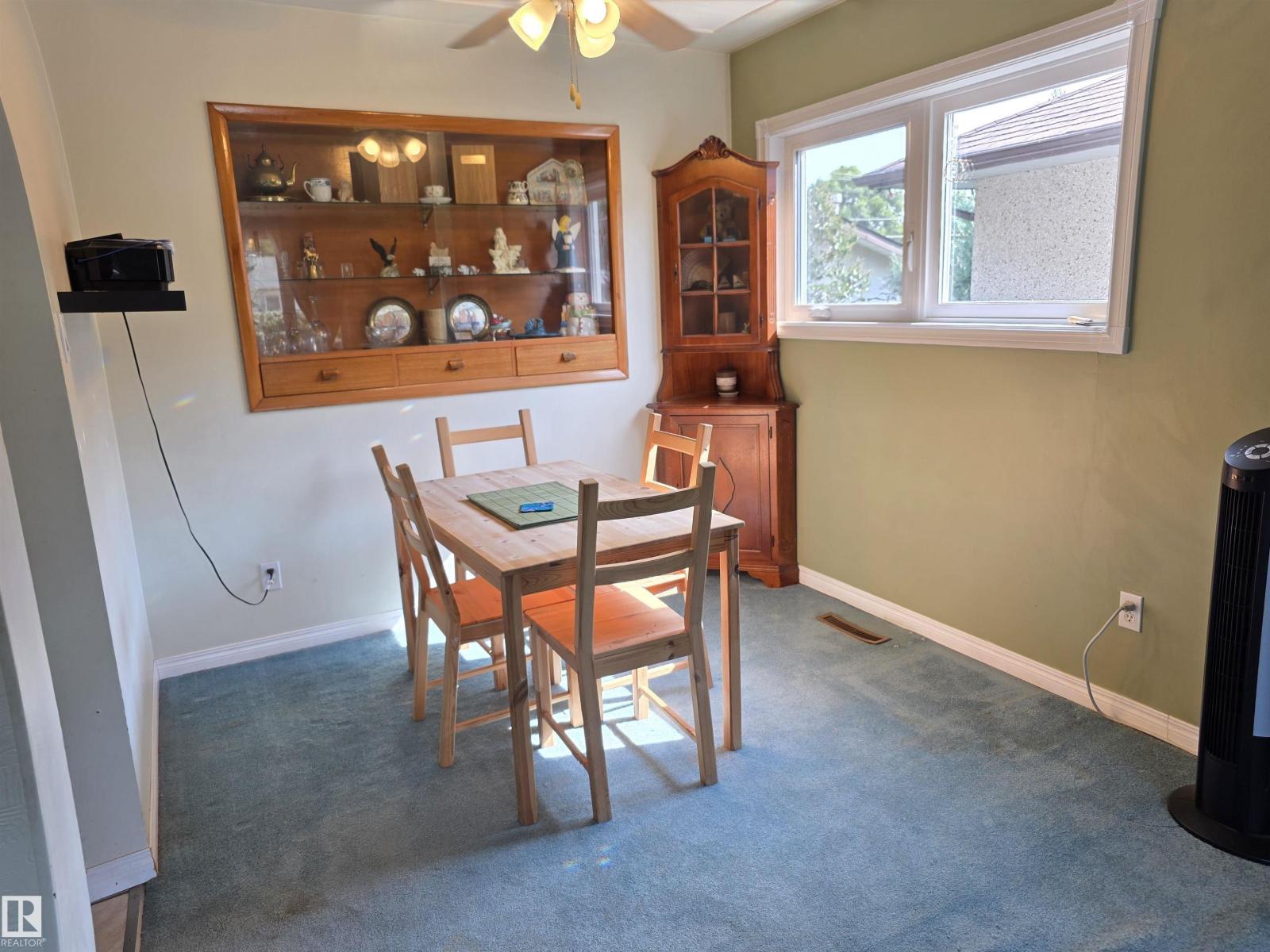 Photo 6 of 11933 50 St Nw, Edmonton AB