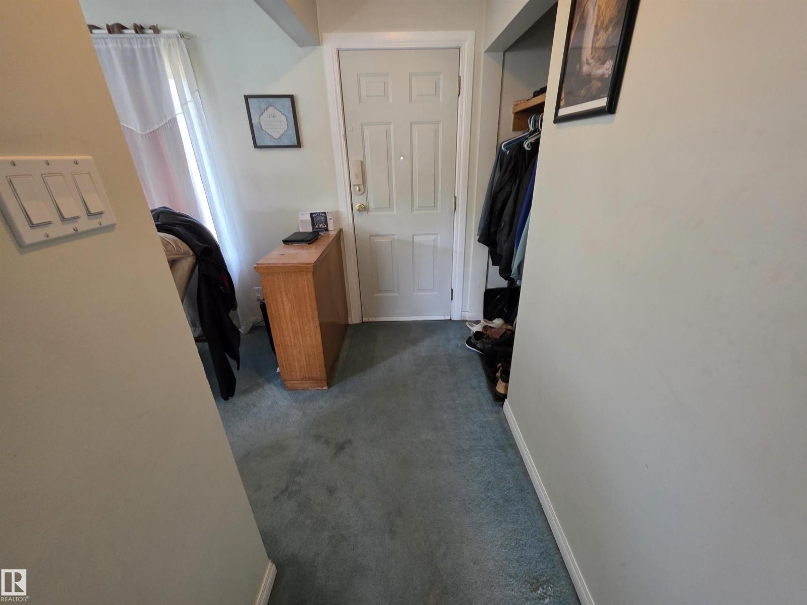 Photo 2 of 11933 50 St Nw, Edmonton AB