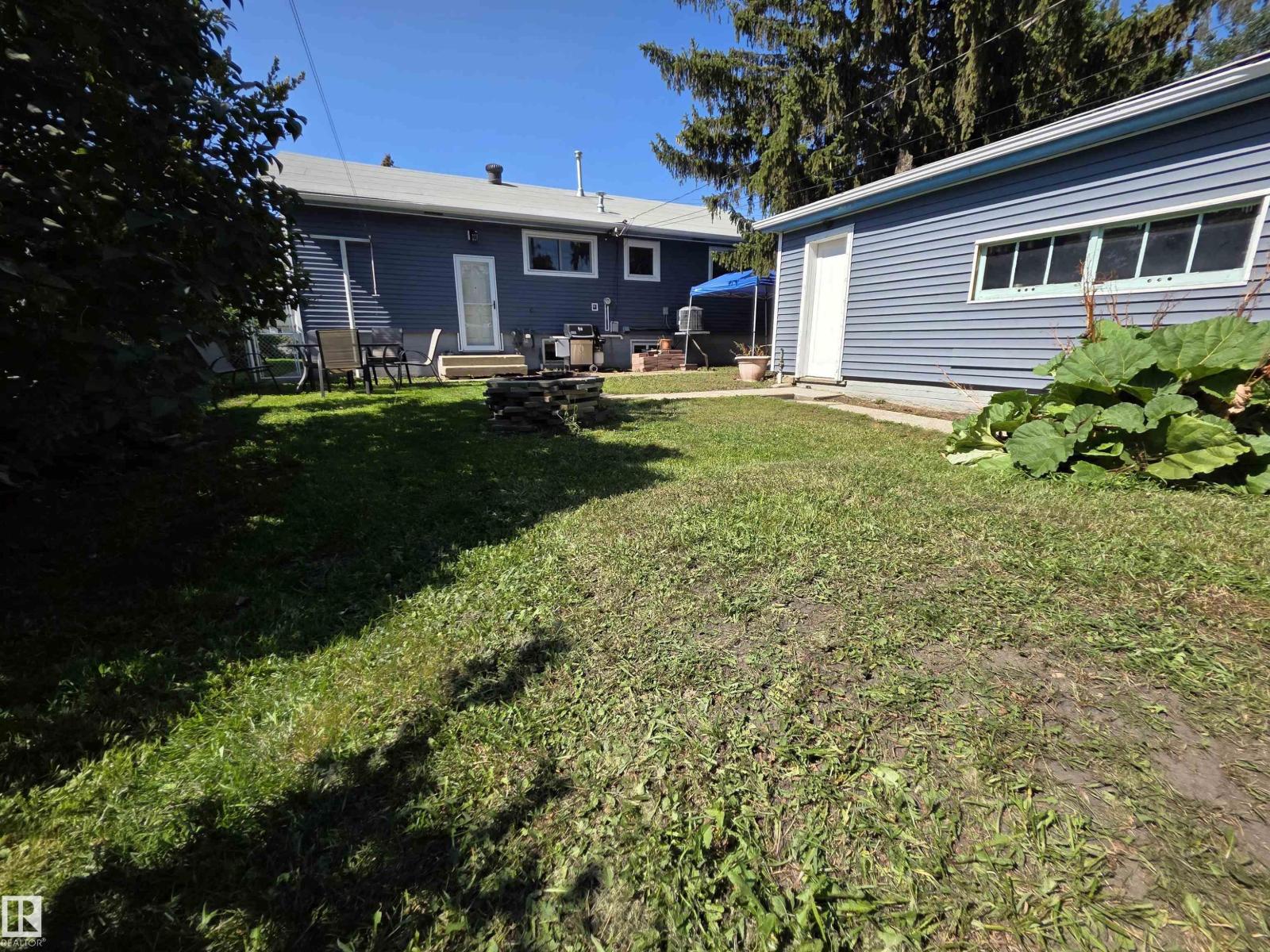 Photo 24 of 11933 50 St Nw, Edmonton AB