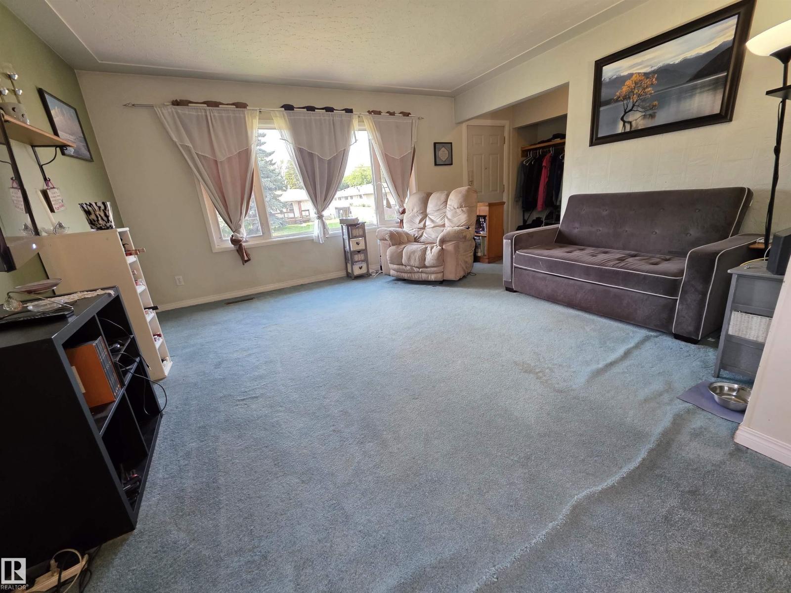 Photo 4 of 11933 50 St Nw, Edmonton AB