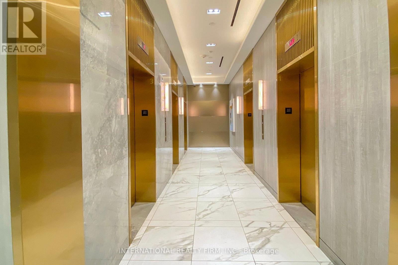 Photo 1 of 4008 950 Portage Parkway S, Vaughan ON