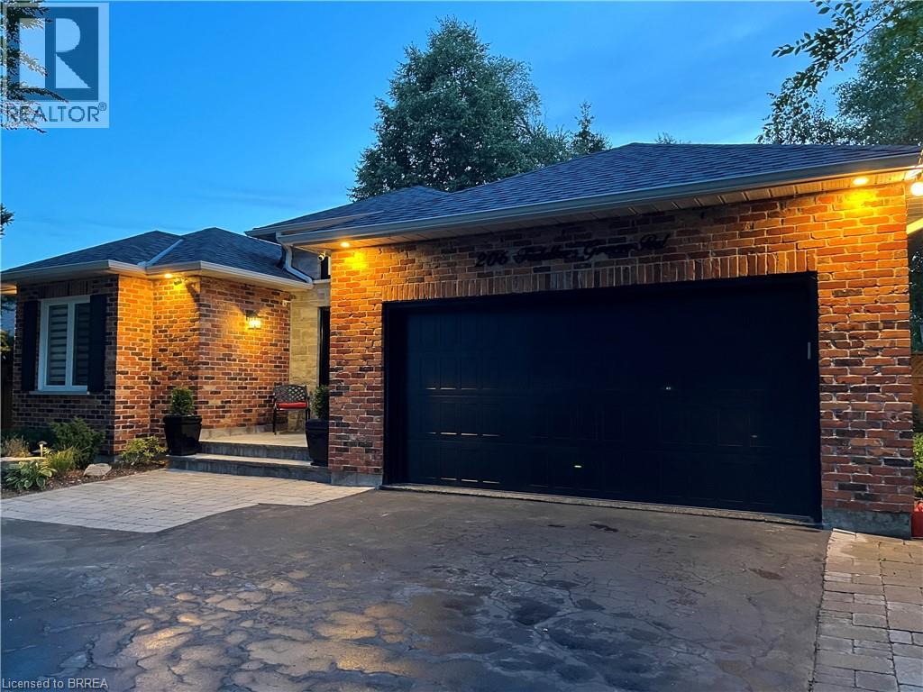 Photo 2 of 206 Fiddlers Green Road, Ancaster ON