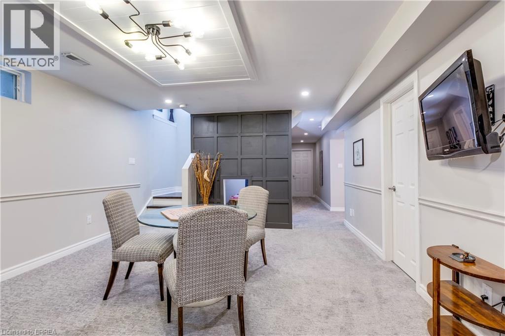 Photo 33 of 206 Fiddlers Green Road, Ancaster ON