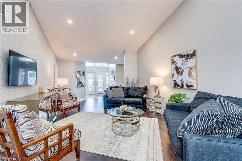 Photo 8 of 206 Fiddlers Green Road, Ancaster ON