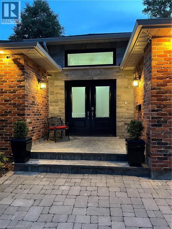 Photo 3 of 206 Fiddlers Green Road, Ancaster ON