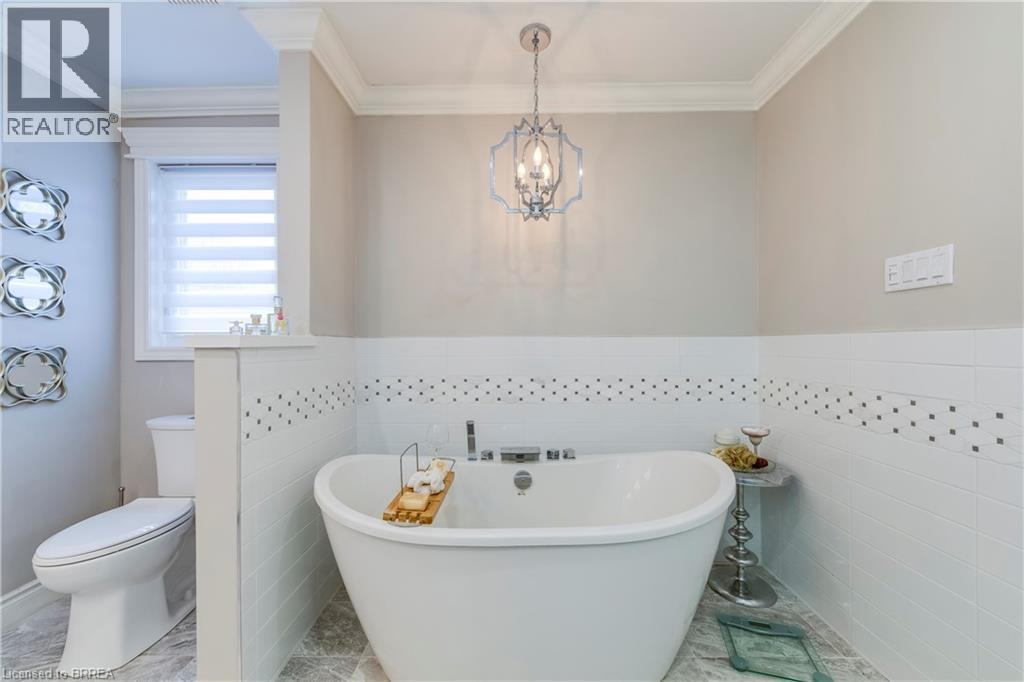 Photo 25 of 206 Fiddlers Green Road, Ancaster ON