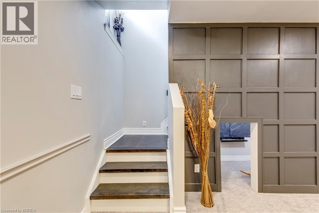 Photo 31 of 206 Fiddlers Green Road, Ancaster ON