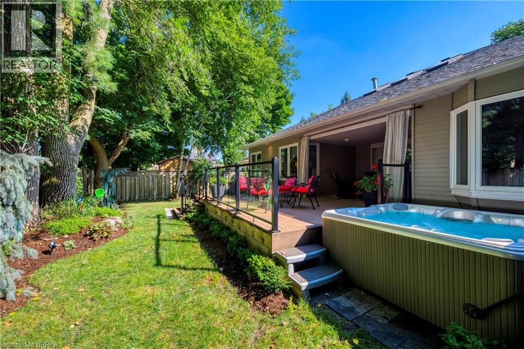 Photo 44 of 206 Fiddlers Green Road, Ancaster ON