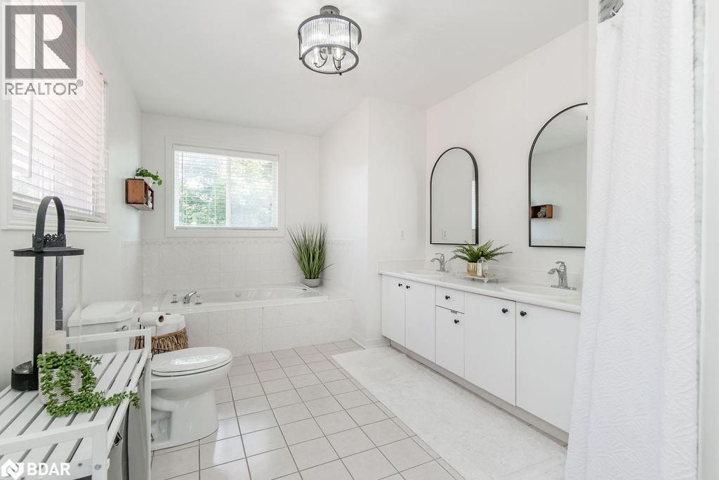 Photo 20 of 33 Etherington Crescent, Barrie ON