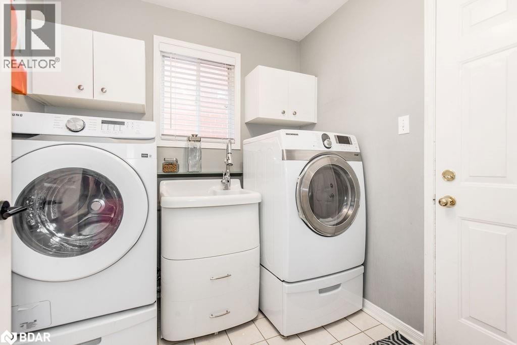 Photo 16 of 33 Etherington Crescent, Barrie ON