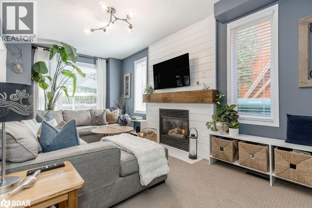 Photo 5 of 33 Etherington Crescent, Barrie ON