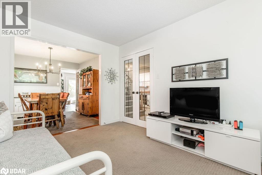 Photo 14 of 33 Etherington Crescent, Barrie ON