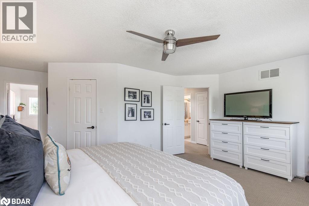 Photo 21 of 33 Etherington Crescent, Barrie ON