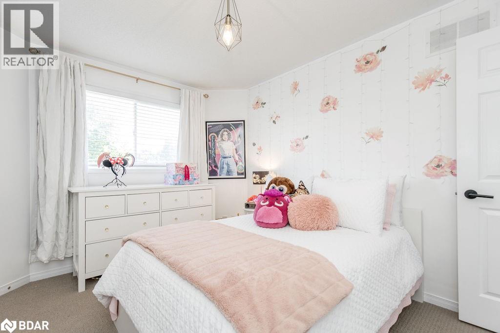 Photo 23 of 33 Etherington Crescent, Barrie ON
