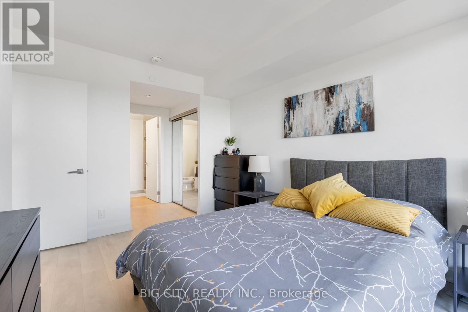 Photo 13 of 523 33 Frederick Todd Way, Toronto ON