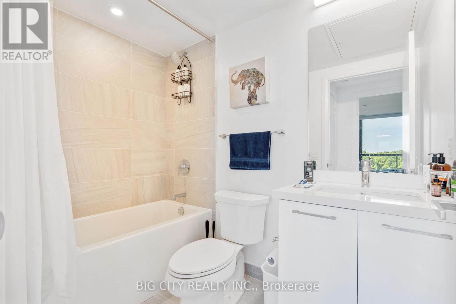 Photo 17 of 523 33 Frederick Todd Way, Toronto ON