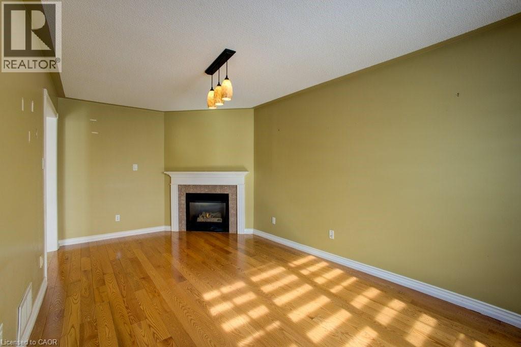 Photo 11 of 105 Veneto Drive, Vaughan ON