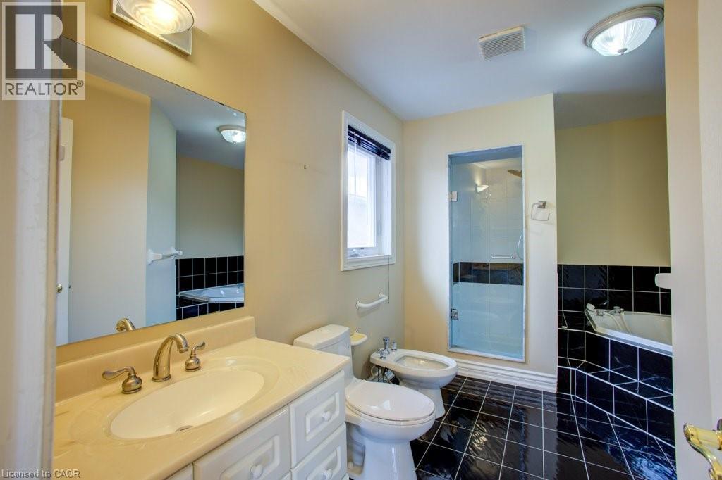 Photo 27 of 105 Veneto Drive, Vaughan ON