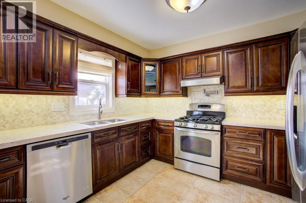 Photo 16 of 105 Veneto Drive, Vaughan ON