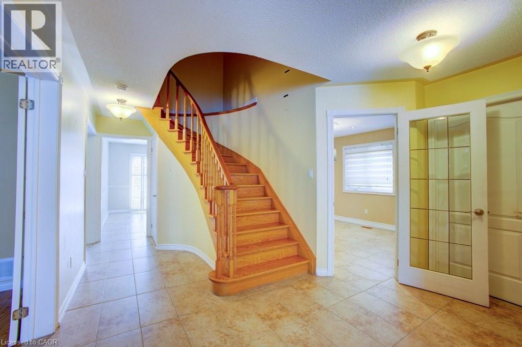 Photo 5 of 105 Veneto Drive, Vaughan ON